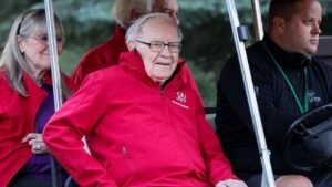 Buffett revives UnitedHealth, giving stock best week since 2009