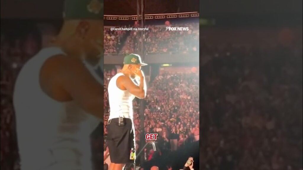 Rapper SCOLDS parent during show #shorts #foxnews #news #us #fox #concert #parent #maluma #viral