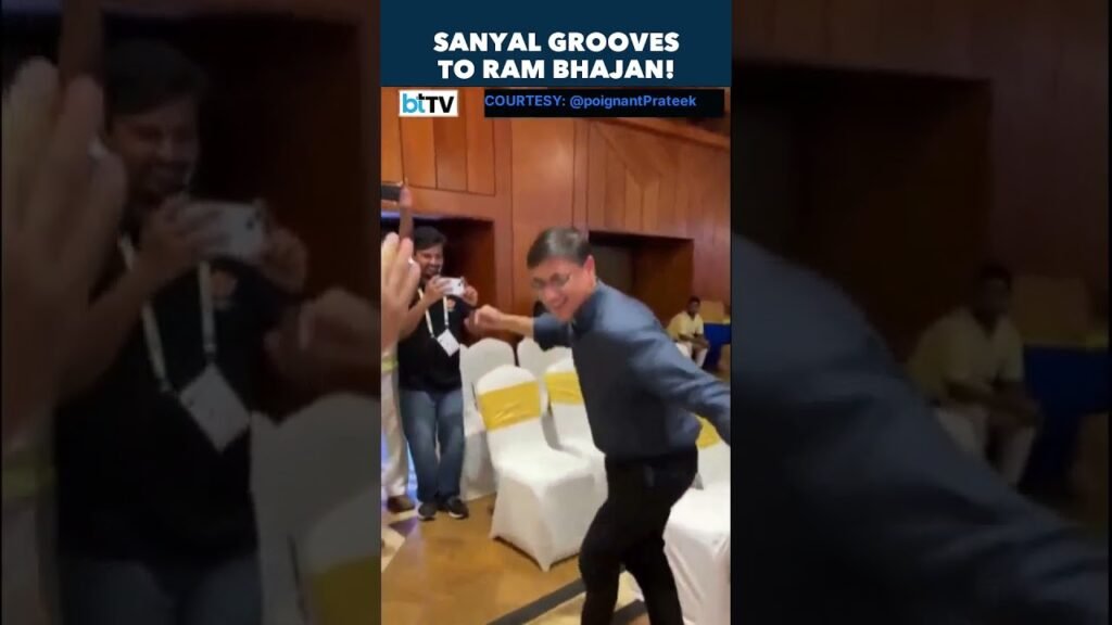 PMEAC Member Sanjeev Sanyal’s Viral Ram Bhajan Dance | Swarajya Conclave 2025