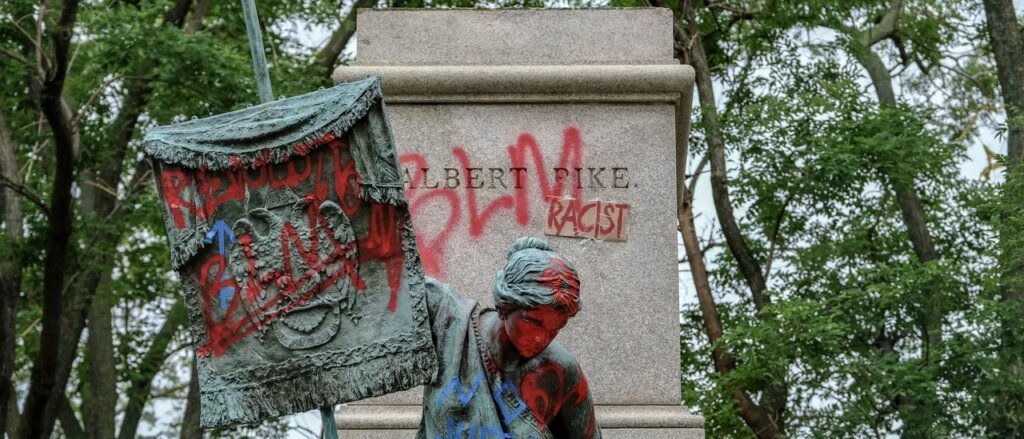 Rioters Set Confederate Gen. Albert Pike Statue On Fire In 2020 — Now Trump Admin Is Reinstalling It Rioters Set Confederate Gen. Albert Pike Statue On Fire In 2020 — Now Trump Admin Is Reinstalling It