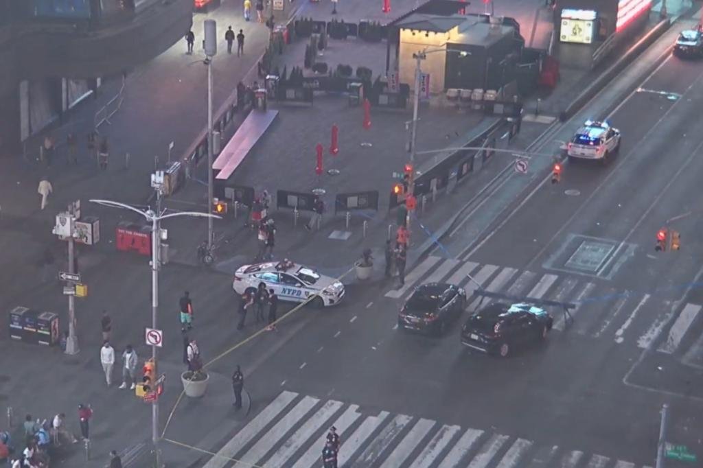 Three people shot after teen gunman opens fire in Times Square, sparking chaos in tourist hotspot Three people shot after teen gunman opens fire in Times Square, sparking chaos in tourist hotspot