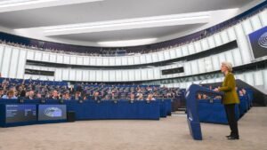 Ursula von der Leyen reaches out to the centre and the left Ursula von der Leyen reaches out to the centre and the left