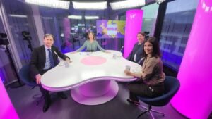 Emmanuel Macron: A King without his country? Emmanuel Macron: A King without his country?