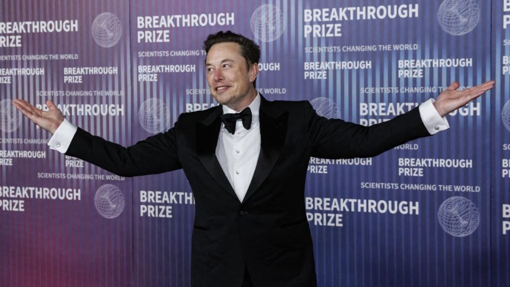 Tesla CEO Musk buys B stock amid push for major pay package