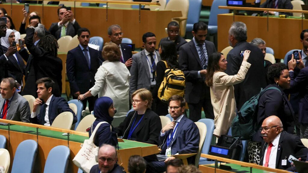 UN delegates walk out of Netanyahu address after cheering Palestinian leader day before UN delegates walk out of Netanyahu address after cheering Palestinian leader day before