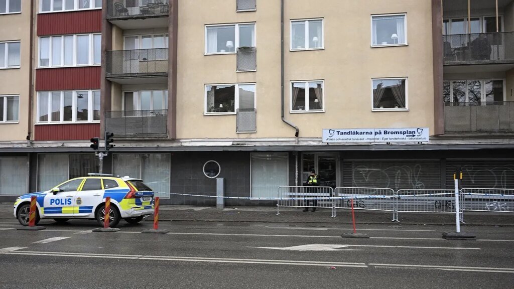 Criminal gangs recruiting teenage girls as assassins and bombers, officials warn Criminal gangs recruiting teenage girls as assassins and bombers, officials warn