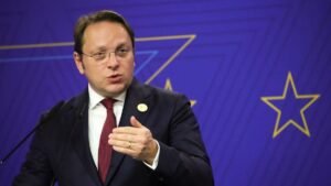 Thirty-five MEPs urge von der Leyen to push for Várhelyi’s resignation