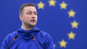 Greenland not seeking to join EU or be part of US, PM Nielsen says Greenland not seeking to join EU or be part of US, PM Nielsen says