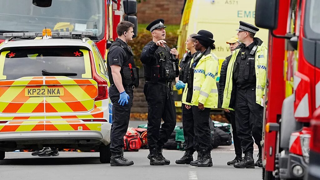 UK stabbing, vehicle attack injures 4 outside synagogue, police say UK stabbing, vehicle attack injures 4 outside synagogue, police say