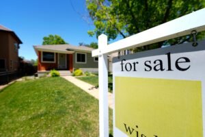 When will mortgage rates go down? Rates remain relatively flat.