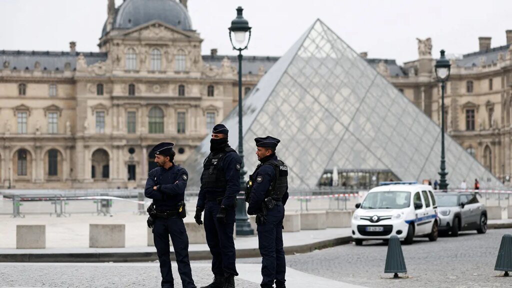 Louvre museum closed after robbery, French official says