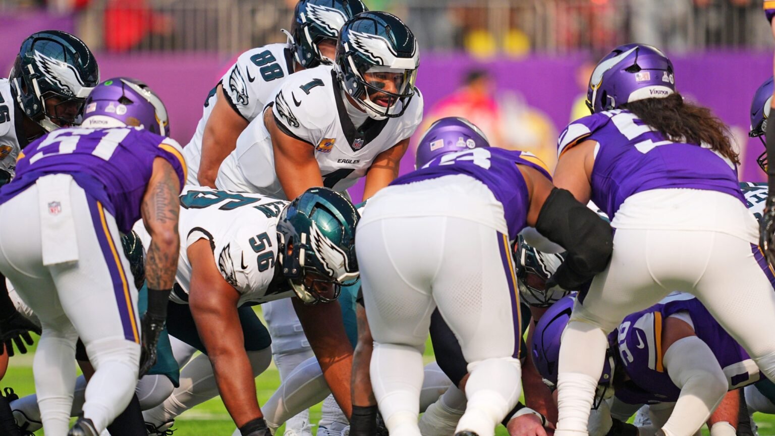 Vikings Try Wild Tush Push Counter Against Eagles, But It Doesn’t Work