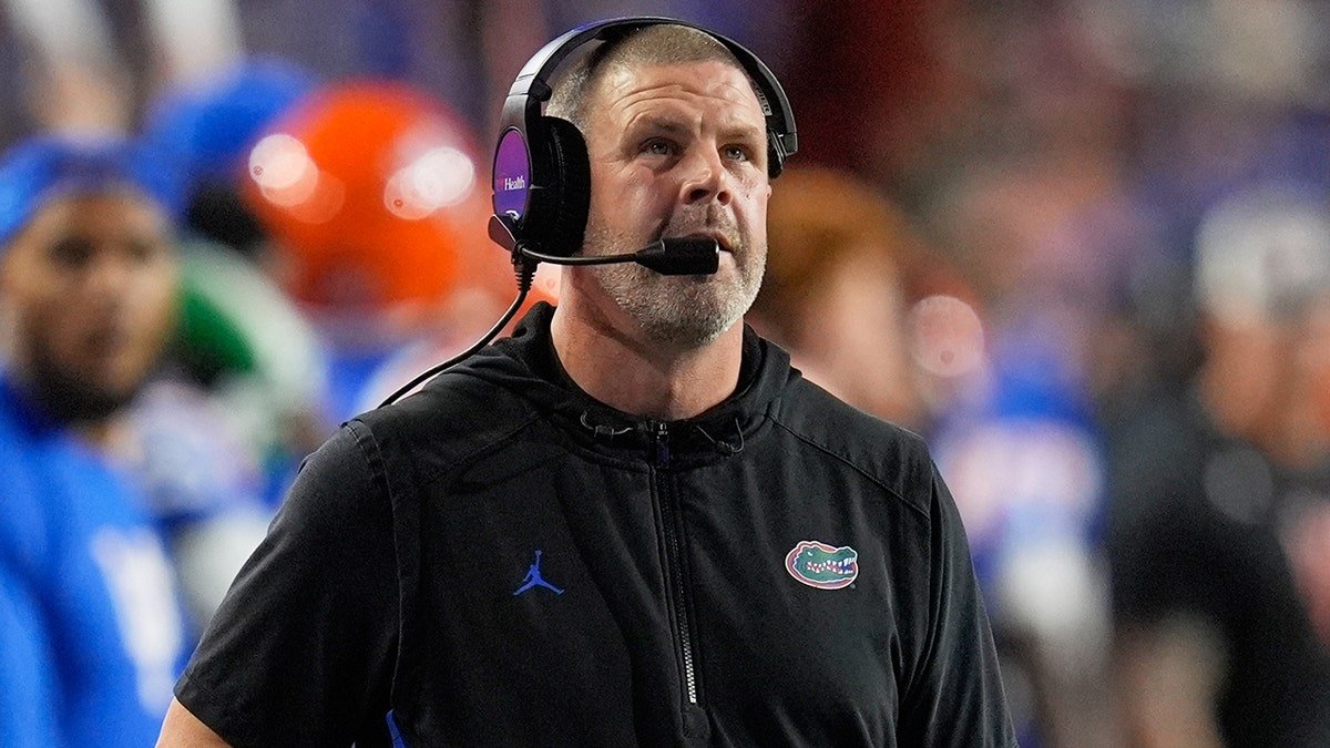 Billy Napier on the sidelines
