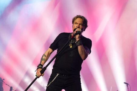 Axl Rose Loses It in Buenos Aires, Hurls Mic At Drum Kit During GNR Opener