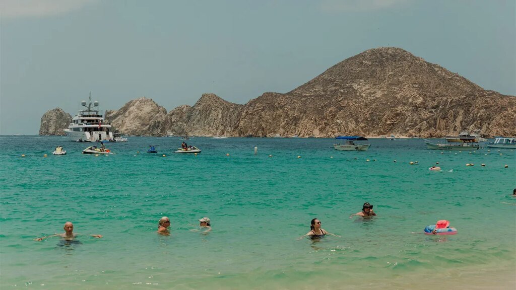 ‘Narco-banners’ reportedly threaten Americans in vacation hot spot where cartels rule like mafia: expert ‘Narco-banners’ reportedly threaten Americans in vacation hot spot where cartels rule like mafia: expert