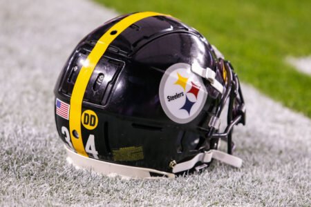 What On God’s Green Earth Are These Pittsburgh Steelers Uniforms? What On God’s Green Earth Are These Pittsburgh Steelers Uniforms?