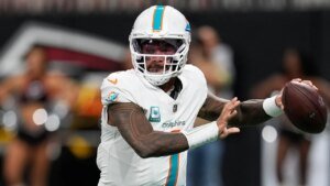 Dolphins’ Tua Tagovailoa throws 4 touchdown passes with swollen eye Dolphins’ Tua Tagovailoa throws 4 touchdown passes with swollen eye