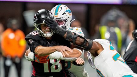 Kirk Cousins Needs To Retire After Embarrassing Performance Against Dolphins Kirk Cousins Needs To Retire After Embarrassing Performance Against Dolphins