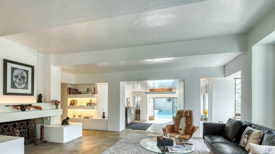 Photo of inside of 2255 Verde Oak Drive, Los Angeles, CA.
