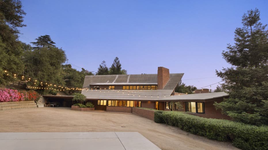 Phot of front exterior of 14148 Rustic Ln Pacific Palisades