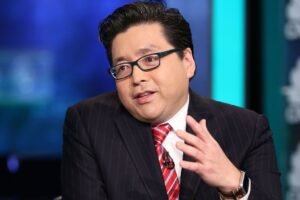 Major Ethereum (ETH) Bull Tom Lee Explains: "This Is a Buy Signal!"