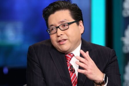 Major Ethereum (ETH) Bull Tom Lee Explains: "This Is a Buy Signal!"