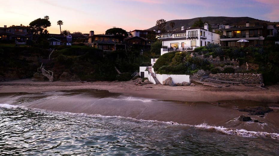 Photo of 989 Cliff Drive, Laguna Beach, CA from oceanside.