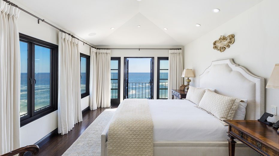 Photo of primary bedroom of 989 Cliff Drive, Laguna Beach, CA home.