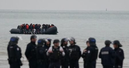 UK Migrant Returns Deal With France Will Take Three Centuries to Pay Off