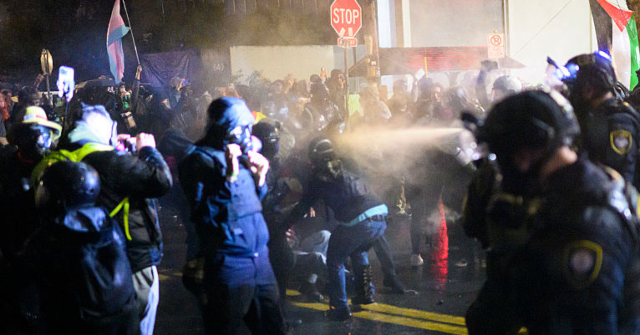 Watch: Antifa Brawls Outside Portland ICE Facility as Police Again Make No Arrests Watch: Antifa Brawls Outside Portland ICE Facility as Police Again Make No Arrests