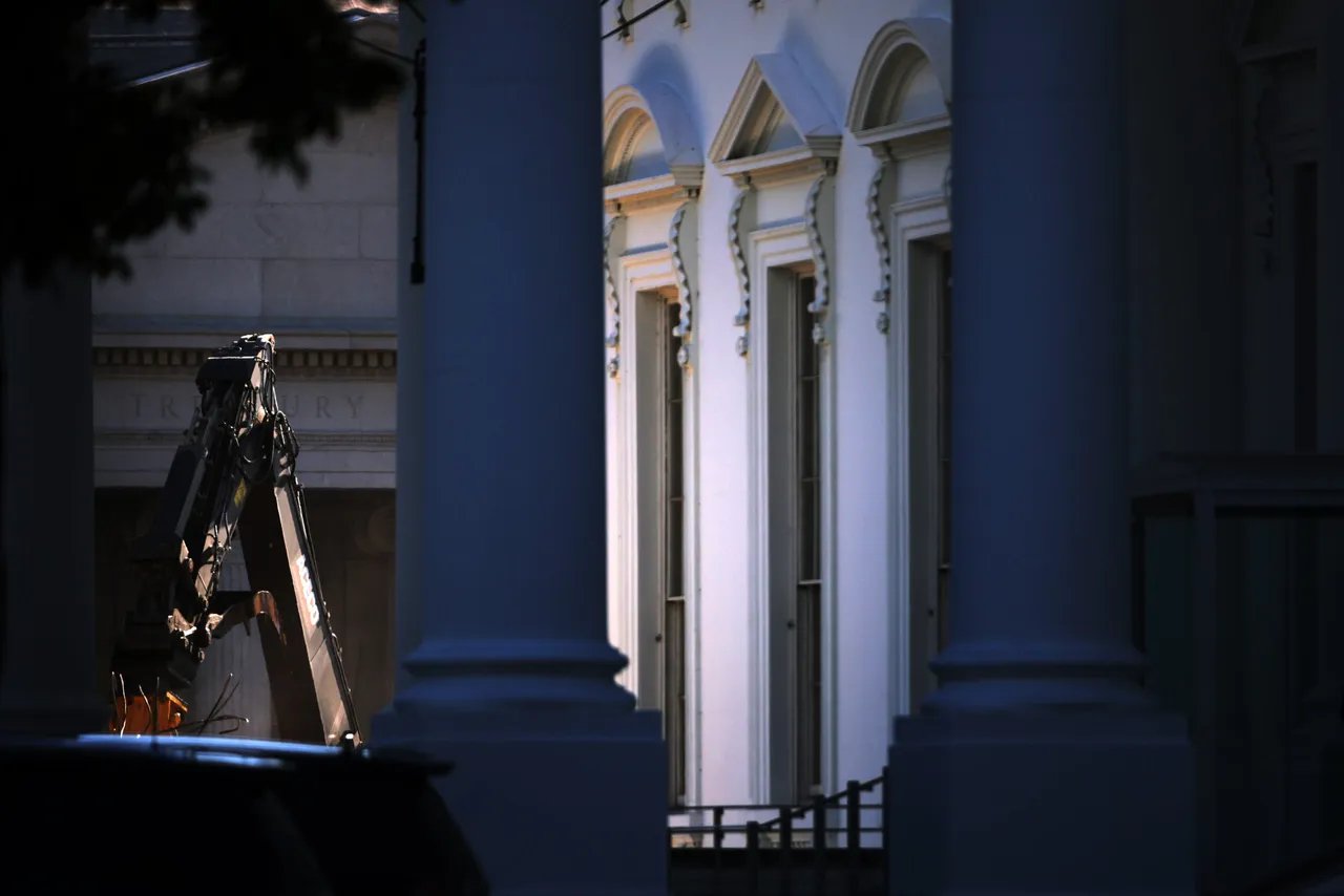 WASHINGTON, DC - OCTOBER 23: The facade of the East Wing of the White House is demolished by work crews on October 23, 2025 in Washington, DC. The demolition is part of U.S. President Donald Trump's plan to build a ballroom reportedly costing $250 million on the eastern side of the White House. ( (Photo by Alex Wong/Getty Images)