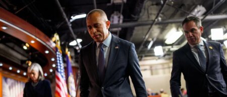 Hakeem Jeffries Finally Bends The Knee To Socialist Zohran Mamdani Ahead Of Early Voting Hakeem Jeffries Finally Bends The Knee To Socialist Zohran Mamdani Ahead Of Early Voting