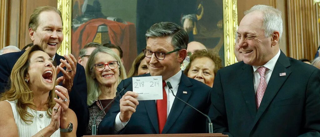 House Republicans Blunt ‘Blue Wave’ Hopes As Democrats Falter In Fundraising House Republicans Blunt ‘Blue Wave’ Hopes As Democrats Falter In Fundraising