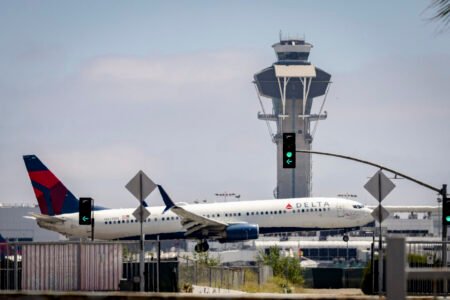 Trump Admin Sounds Alarm Over Risk of Flight Delays as Controllers Set to Miss Paycheck
