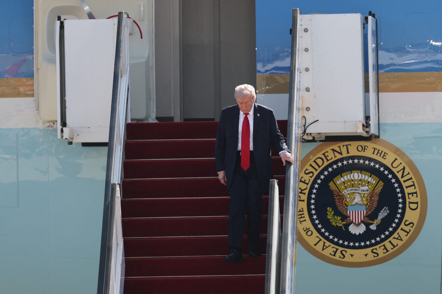REPLAY: Trump Arrives in Japan After Attending ASEAN Summit REPLAY: Trump Arrives in Japan After Attending ASEAN Summit