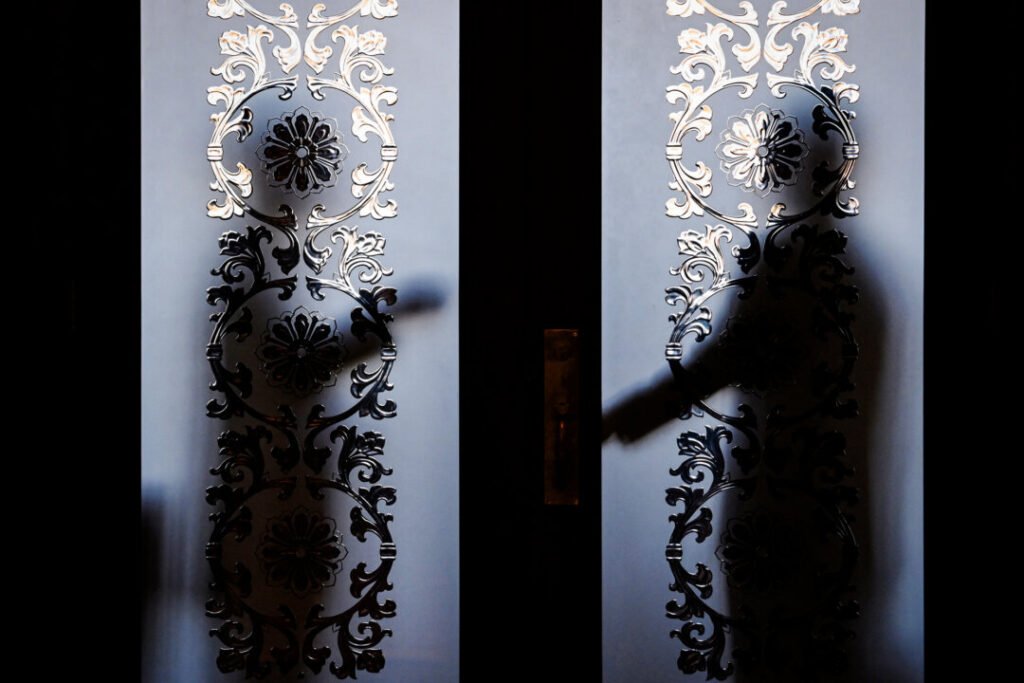 Behind CCP’s Closed Doors, a Weakened Xi Jinping Behind CCP’s Closed Doors, a Weakened Xi Jinping
