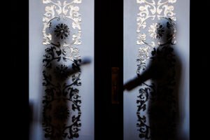 Behind CCP’s Closed Doors, a Weakened Xi Jinping Behind CCP’s Closed Doors, a Weakened Xi Jinping