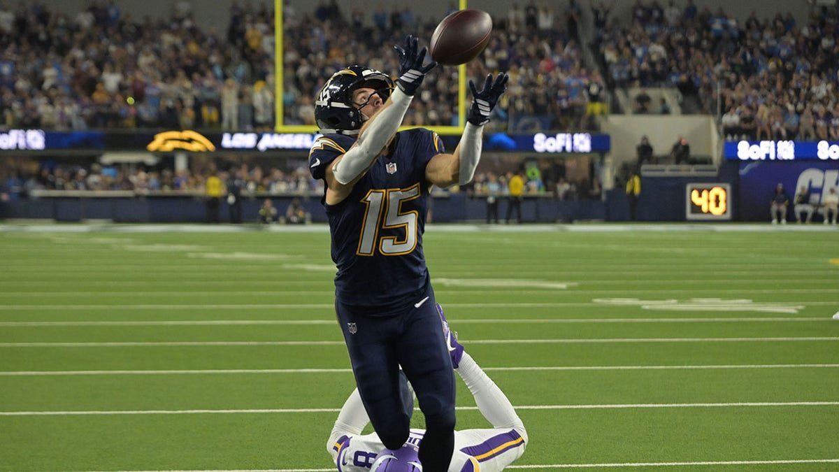 Ladd McConkey catches touchdown