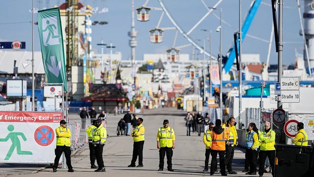 Munich Oktoberfest fairgrounds closed after bomb threat and deadly explosion Munich Oktoberfest fairgrounds closed after bomb threat and deadly explosion