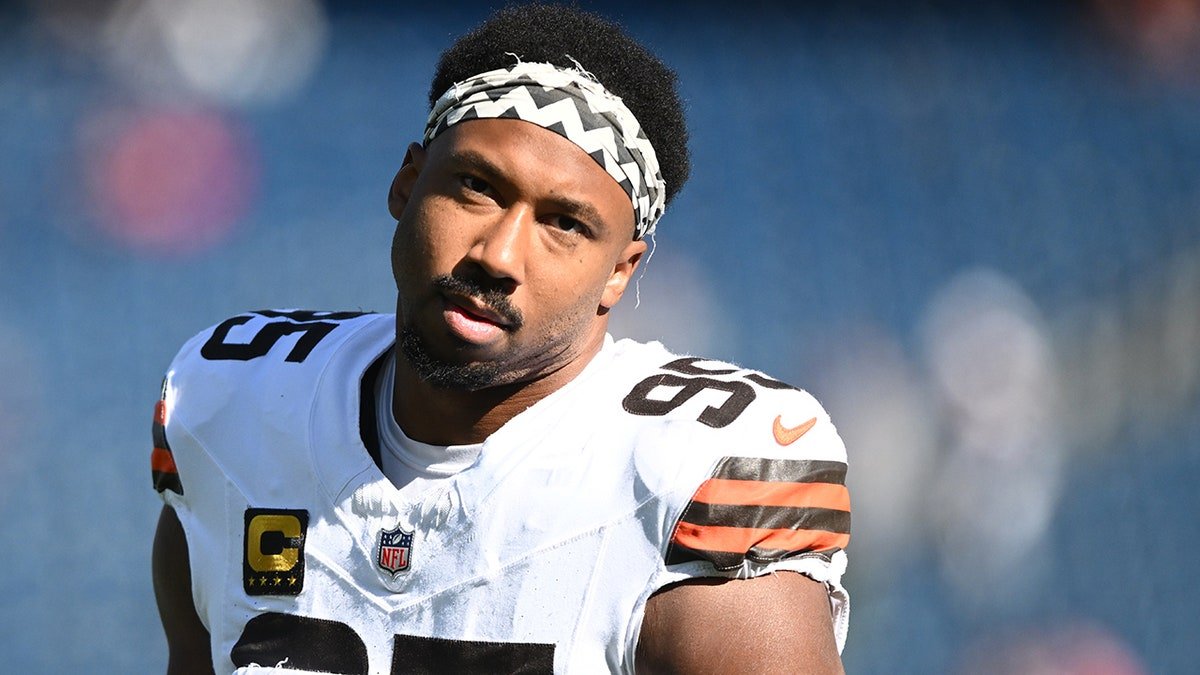 Myles Garrett warms up