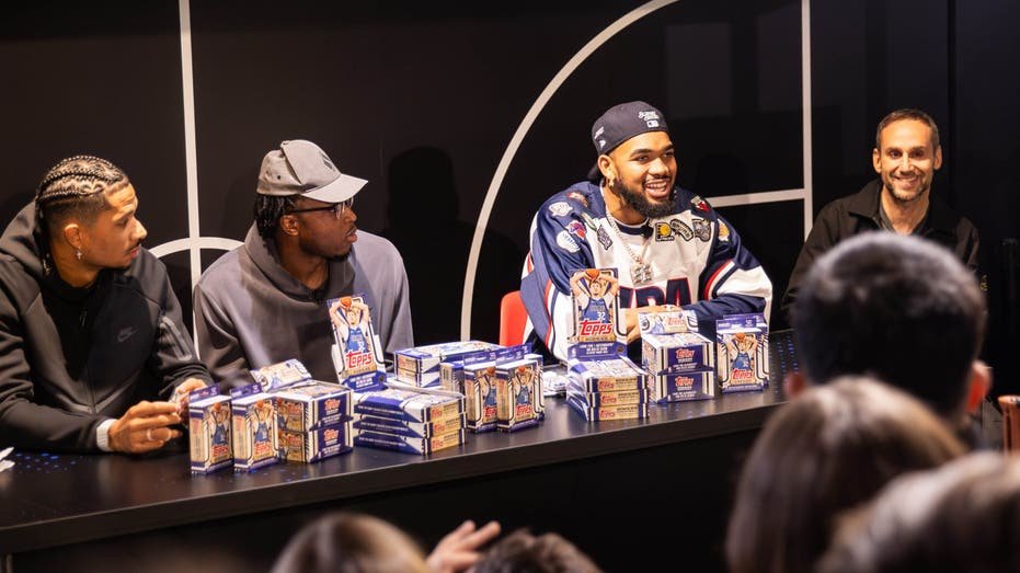 Knicks players field questions at Topps event