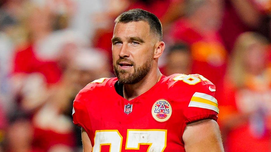 Travis Kelce looks on field