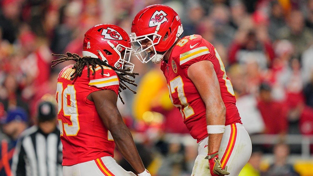Kareem Hunt and Travis Kelce