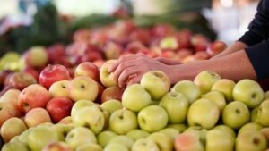 European apples tainted with ‘pesticide cocktails’, new study claims European apples tainted with ‘pesticide cocktails’, new study claims
