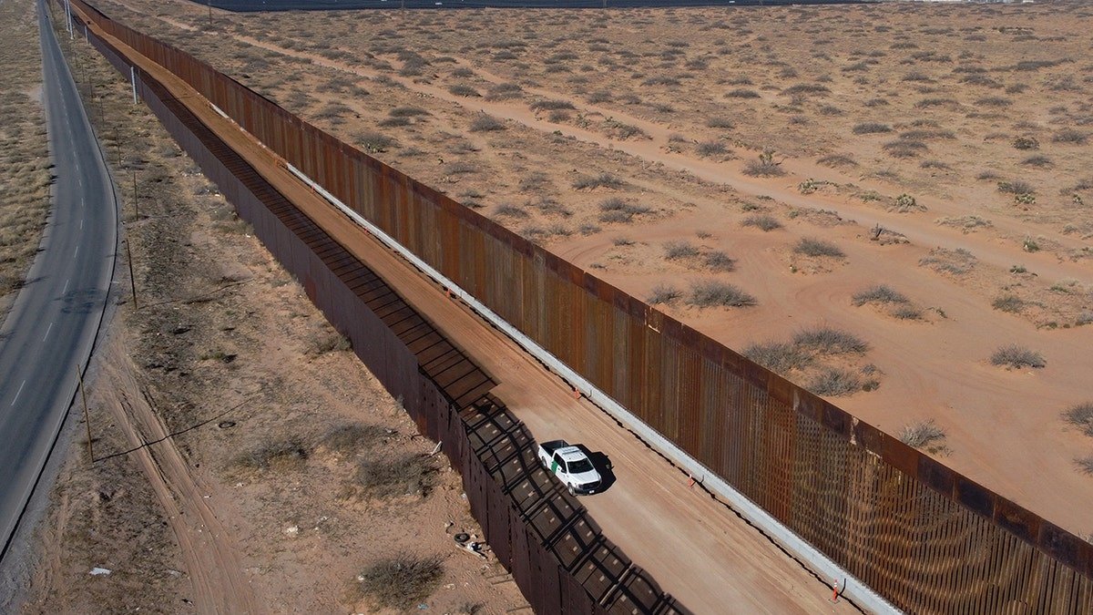 TOPSHOT-MEXICO-US-MIGRATION-SECURITY