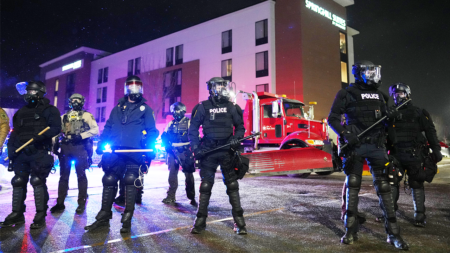 Anti-ICE agitators arrested outside Minnesota hotel as police declare unlawful assembly: ‘No longer peaceful’