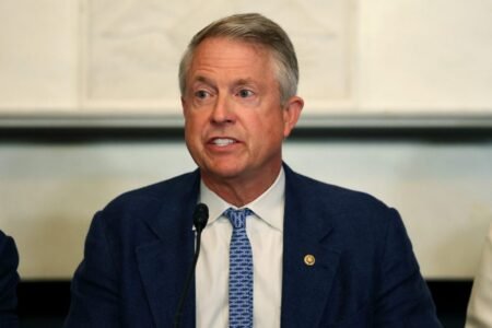 Senator Shelves Card Fee Fight to Save Crypto Bill From Collapse – Will It Pass Now?