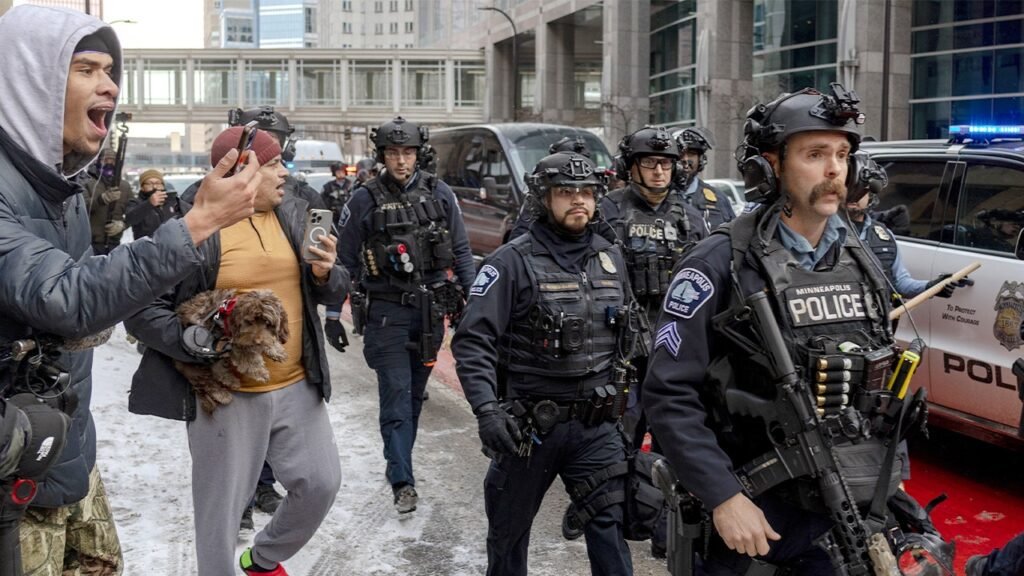 ‘Mob mentality’ endangers officers amid anti-ICE unrest and chaos in Minneapolis, retired cops warn