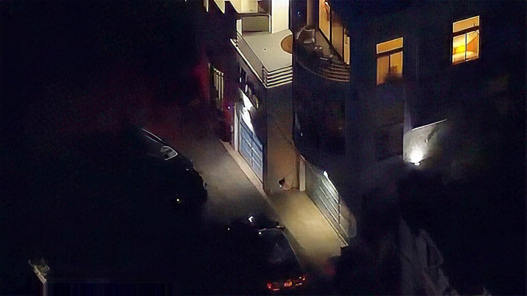 Los Angeles homeowner opens fire on burglary suspects fleeing in Studio City neighborhood