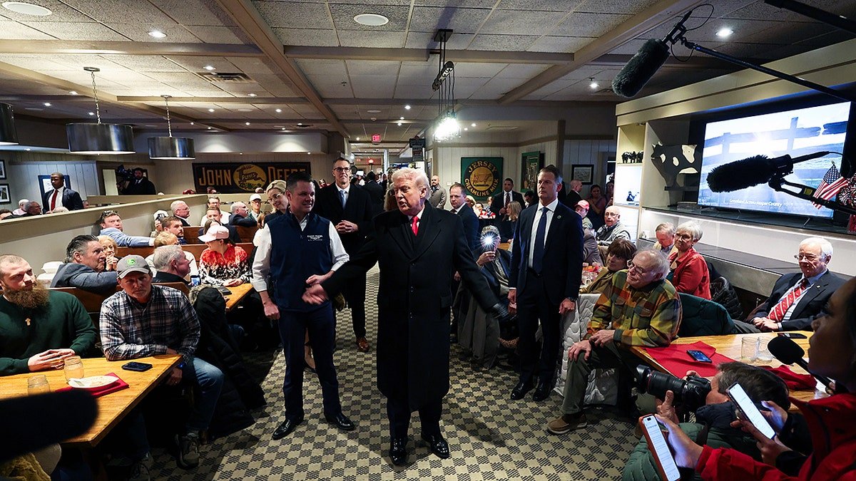 President Trump greets Iowa restaurant patrons